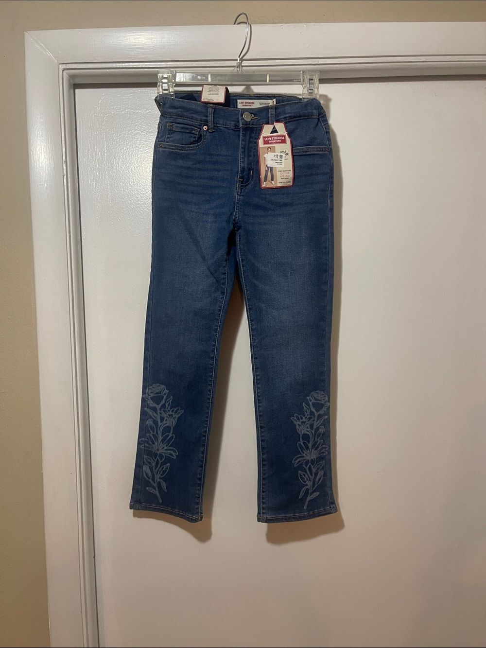 Levi's gils Blue Jeans with Embroidered Florals nwt size 10